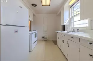 8040 SW Capitol Hill Rd, Portland, OR 97219 - Photo 8