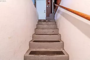 8040 SW Capitol Hill Rd, Portland, OR 97219 - Photo 16