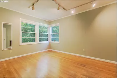 8040 SW Capitol Hill Rd, Portland, OR 97219 - Photo 10