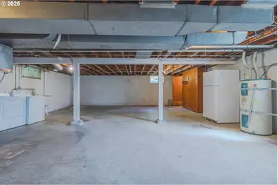 8040 SW Capitol Hill Rd, Portland, OR 97219 - Photo 18