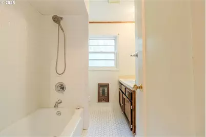 8040 SW Capitol Hill Rd, Portland, OR 97219 - Photo 14