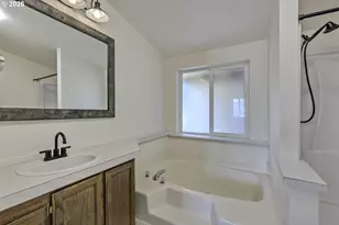1949 SE Palmquist Rd, Gresham, OR 97080 - Photo 18