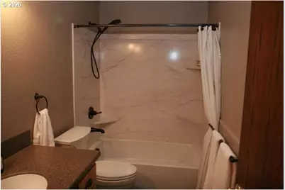 737 Pinecrest Dr, Grants Pass, OR 97526 - Photo 20