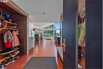 4110 SW Jerald Ct, Portland, OR 97221 - Photo 2