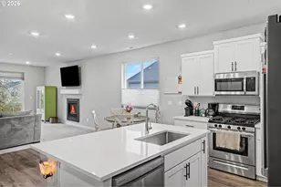 215 Walnut St, Mount Angel, OR 97362 - Photo 8