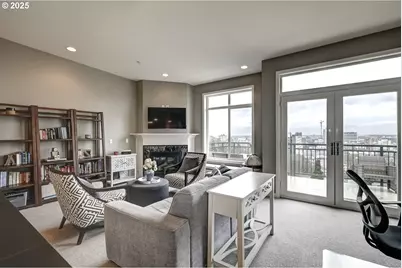 1815 SW 16th Ave #402, Portland, OR 97201 - Photo 2