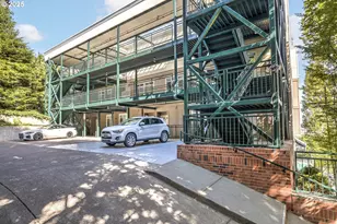 1815 SW 16th Ave, Portland, OR 97201 - Photo 2