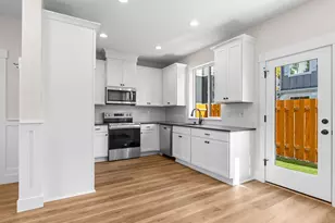 7468 N Polk Ave, Portland, OR 97203 - Photo 4