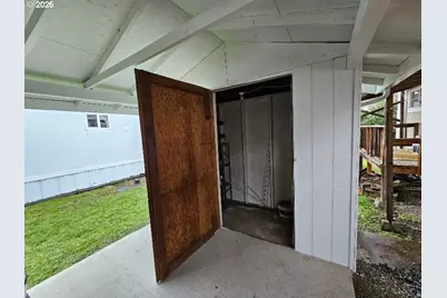 201 NE Peggy Ave #10, Roseburg, OR 97470 - Photo 8