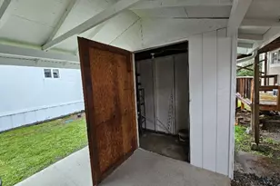 201 NE Peggy Ave, Roseburg, OR 97470 - Photo 8