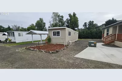 201 NE Peggy Ave #10, Roseburg, OR 97470 - Photo 2
