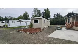 201 NE Peggy Ave, Roseburg, OR 97470 - Photo 2