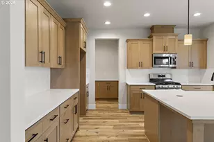 3075 Olympic St, Woodburn, OR 97071 - Photo 18