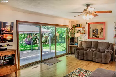 322 W Hickory St, Roseburg, OR 97471 - Photo 12