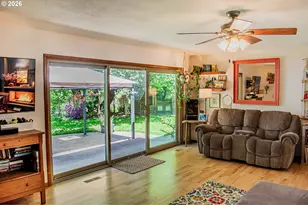 322 W Hickory St, Roseburg, OR 97471 - Photo 12