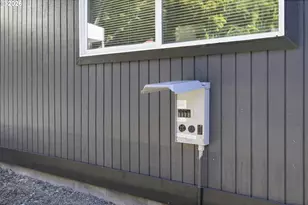 2076 Assumption St, Eugene, OR 97402 - Photo 34
