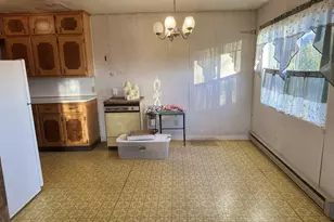 684 E 10th St, Coquille, OR 97423 - Photo 4