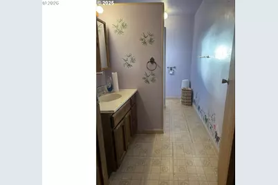 684 E 10th St, Coquille, OR 97423 - Photo 10