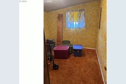 684 E 10th St, Coquille, OR 97423 - Photo 12
