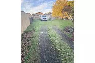 684 E 10th St, Coquille, OR 97423 - Photo 22