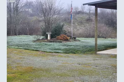 795 E St, Riddle, OR 97469 - Photo 10