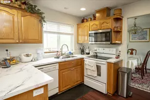4235 SE Anderegg Loop, Portland, OR 97236 - Photo 6