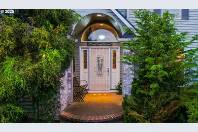 821 E 7th St, Molalla, OR 97038 - Photo 4