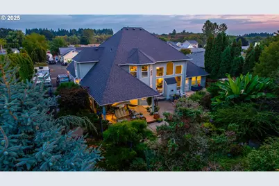 821 E 7th St, Molalla, OR 97038 - Photo 2