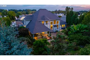 821 E 7th St, Molalla, OR 97038 - Photo 2