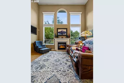 821 E 7th St, Molalla, OR 97038 - Photo 16