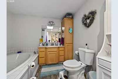 821 E 7th St, Molalla, OR 97038 - Photo 30