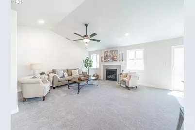 5193 Holly St, Springfield, OR 97478 - Photo 2