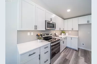 5193 Holly St, Springfield, OR 97478 - Photo 4