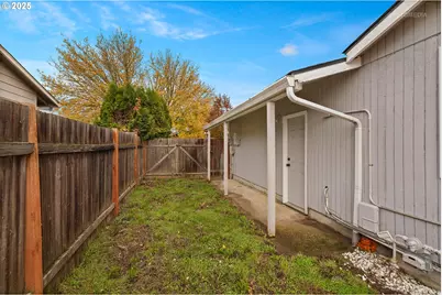 20490 SW Frances St, Beaverton, OR 97003 - Photo 32