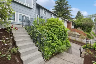 868 SW Troy St, Portland, OR 97219 - Photo 2