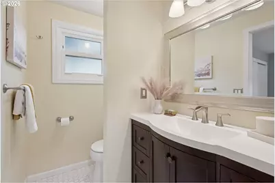 868 SW Troy St, Portland, OR 97219 - Photo 20