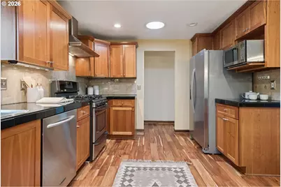868 SW Troy St, Portland, OR 97219 - Photo 14