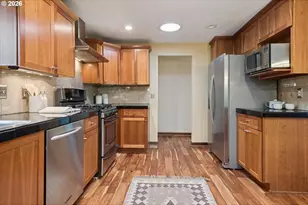 868 SW Troy St, Portland, OR 97219 - Photo 14