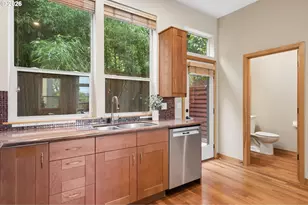 5123 S Corbett Ave, Portland, OR 97239 - Photo 6