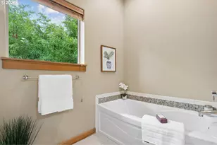 5123 S Corbett Ave, Portland, OR 97239 - Photo 18