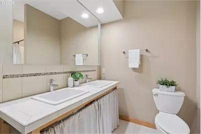 5123 S Corbett Ave #E, Portland, OR 97239 - Photo 16