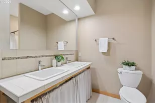 5123 S Corbett Ave, Portland, OR 97239 - Photo 16