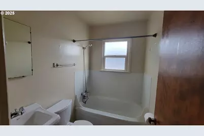 407 NE Waite St, Myrtle Creek, OR 97457 - Photo 18