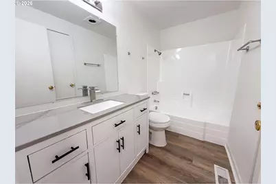 5216 SE 132nd Ave, Portland, OR 97236 - Photo 4