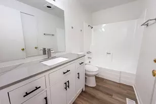 5216 SE 132nd Ave, Portland, OR 97236 - Photo 4