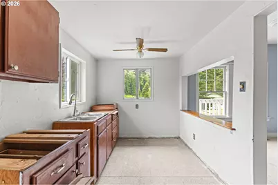 1688 N 8th St, Coos Bay, OR 97420 - Photo 6