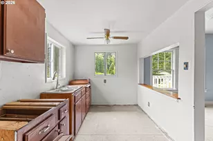 1688 N 8th St, Coos Bay, OR 97420 - Photo 6