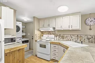 56005 Browning Dr, Bend, OR 97707 - Photo 12