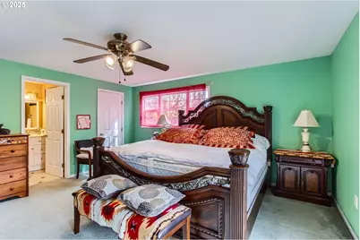 9042 N Chautauqua Pl, Portland, OR 97217 - Photo 16