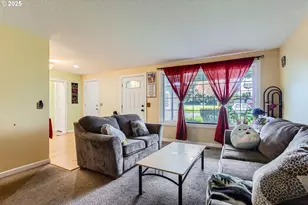 9042 N Chautauqua Pl, Portland, OR 97217 - Photo 6